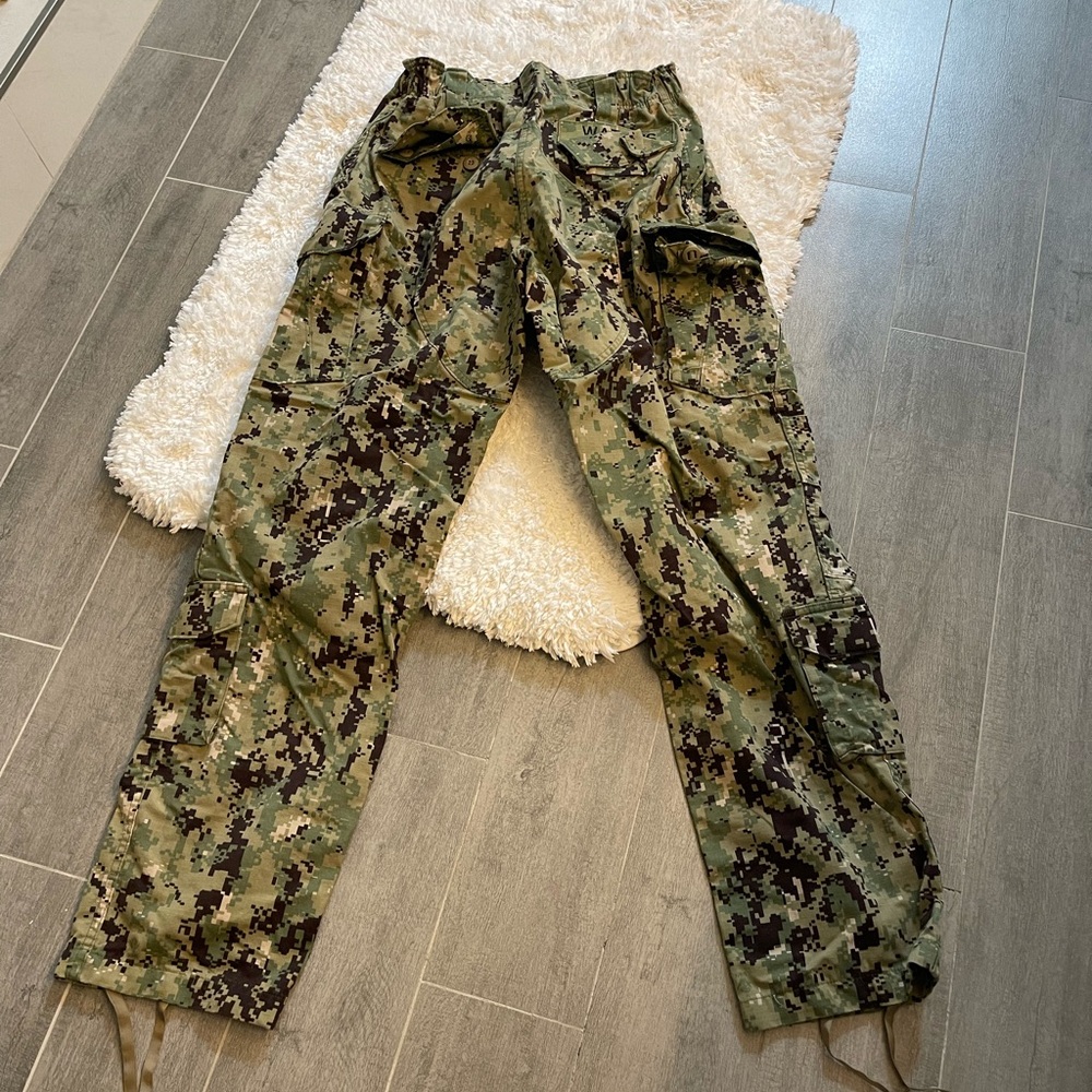 Tactical camo pants 33 reg (military issue)